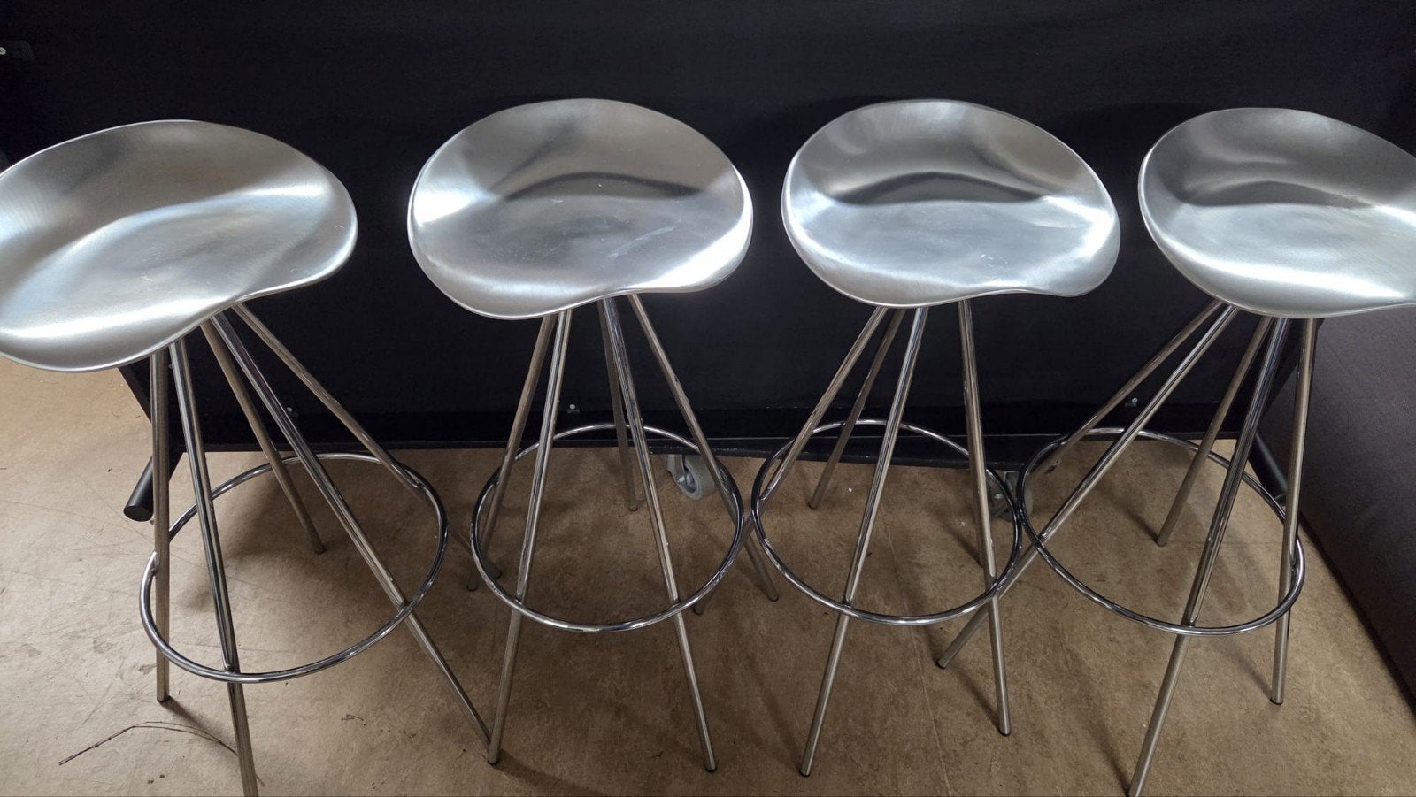 Jamaica Stool Pepe Cortes voor Amat - Origineel 4 stuks, Huis en Inrichting, Ophalen, Gebruikt, 60 tot 90 cm, Metaal