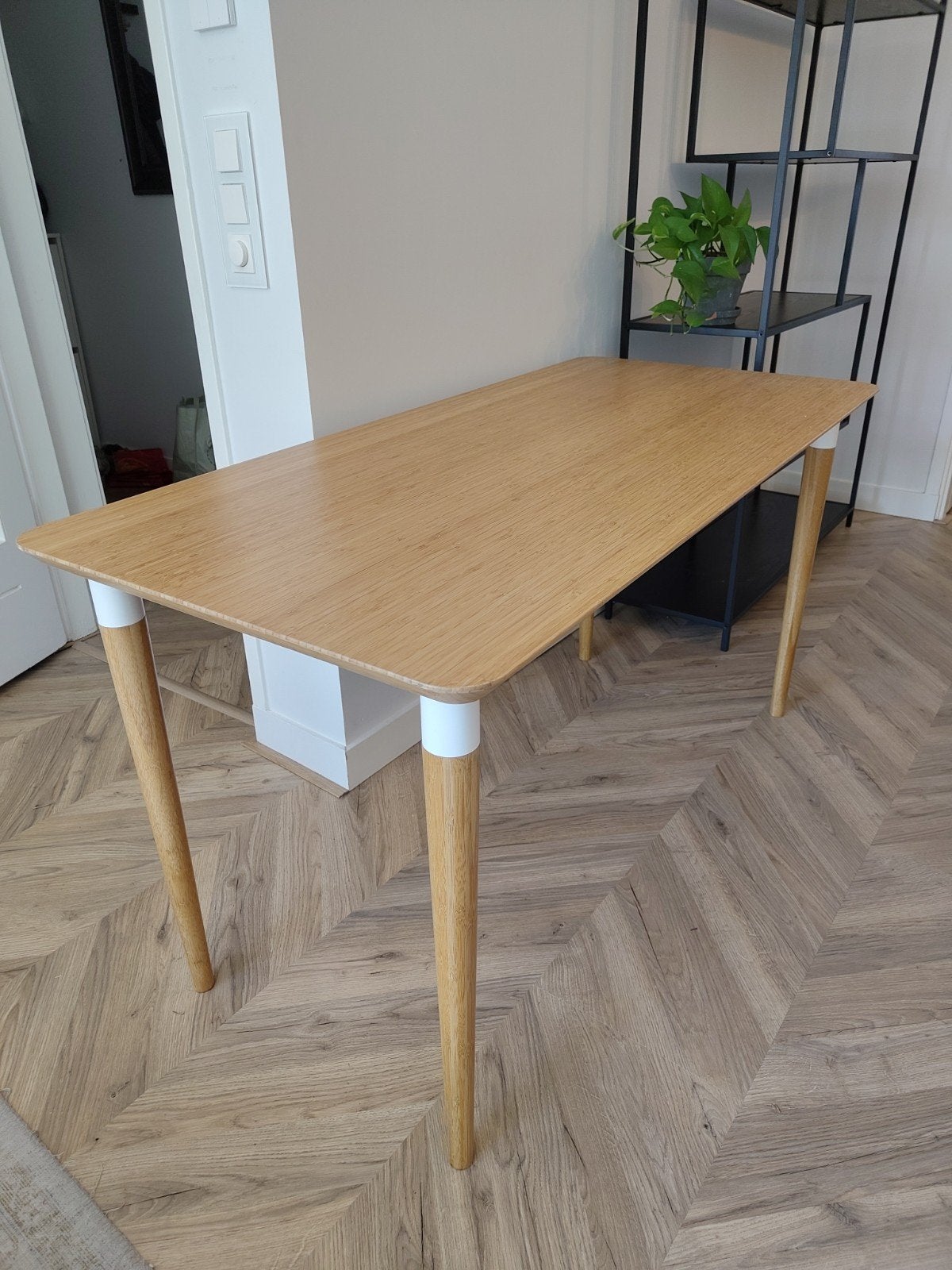 IKEA ANFALLARE/HILVER Bureau bamboe 140x65 cm, Huis en Inrichting, Bureaus, Ophalen, Demontabel, Hout, Zo goed als nieuw