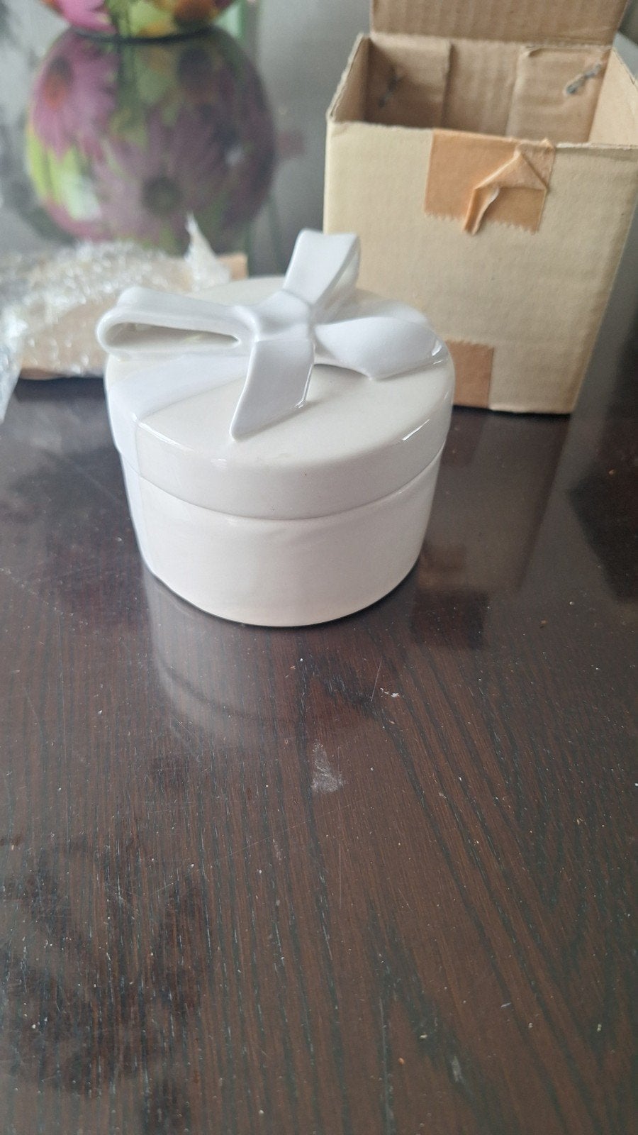 Nieuwe Queen Victoria sieradendoosje met strik, Ophalen, Nieuw, Beige, Steen/keramiek