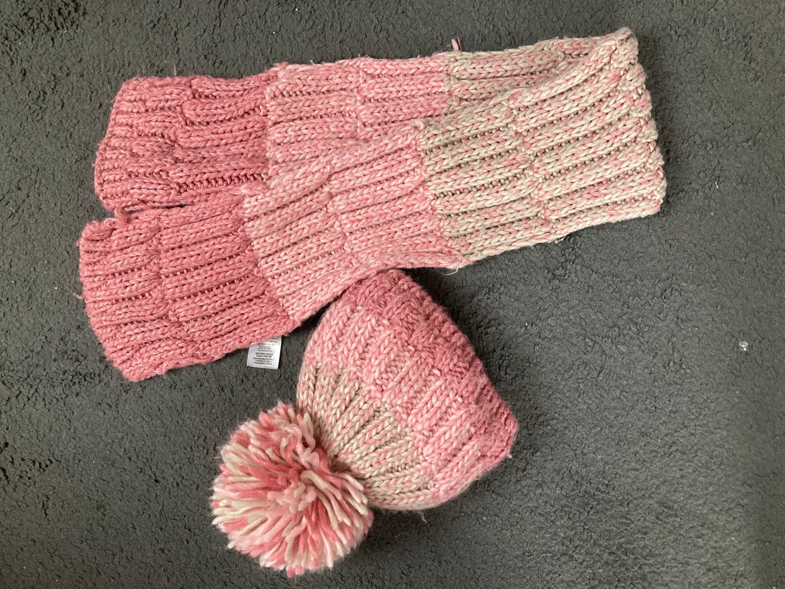 Rose sjaal en muts, Kinderen en Baby's, Kinderkleding | Mutsen, Sjaals en Handschoenen, Ophalen of Verzenden, Gebruikt, Meisje