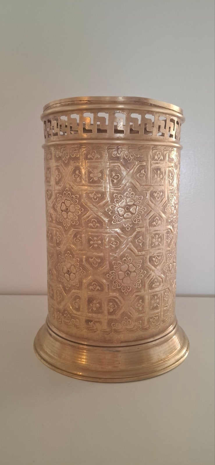 Decoratieve Parapluhouder / Vaas - Goudkleurig Metaal, Ophalen of Verzenden, Gebruikt, Metaal