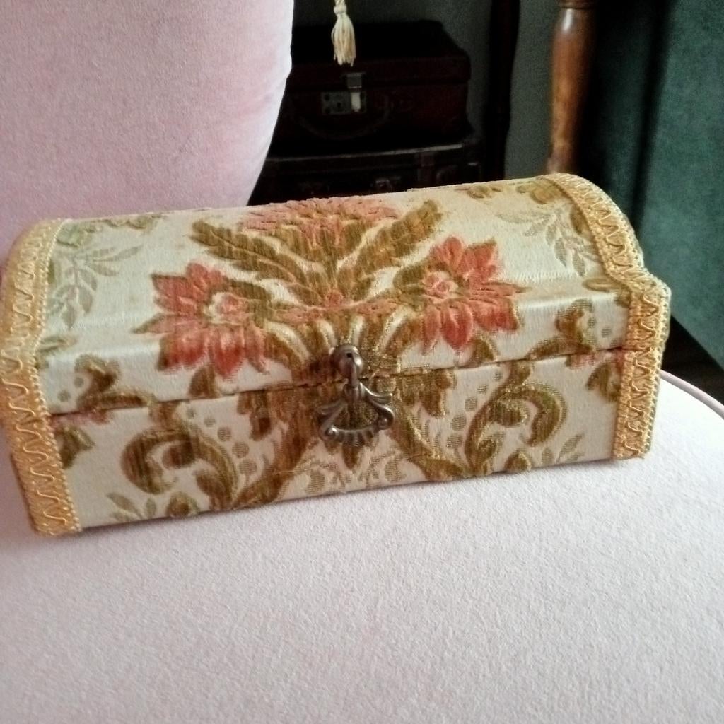 Grote stoffen doos, Antiek en Kunst, Curiosa en Brocante, Ophalen of Verzenden