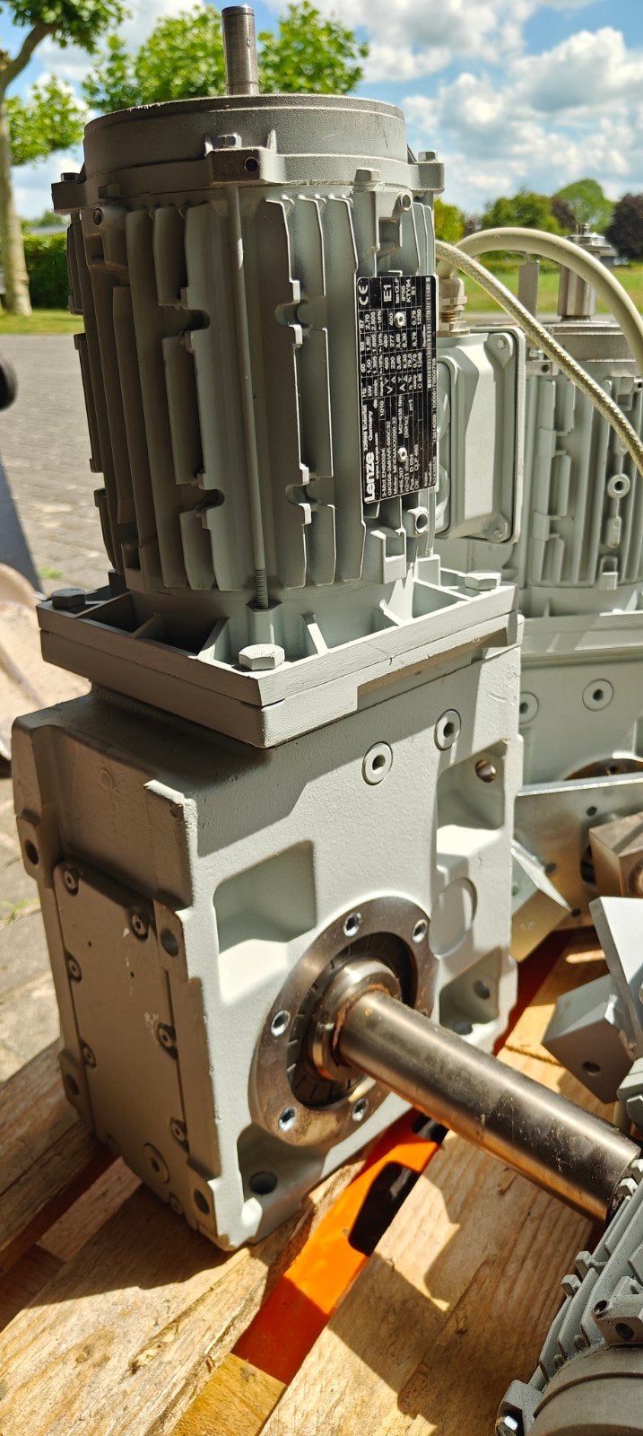 Lenze Elektromotor met vertraging - 2 grote + 4 kleine, Ophalen