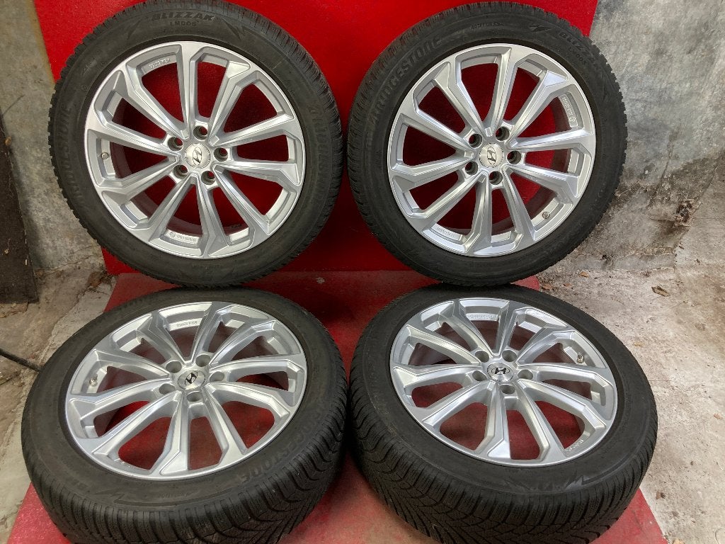 Winterbanden Hyundai Tucson 235/50R19 Bridgestone, 19 inch, Gebruikt, ., Banden en Velgen
