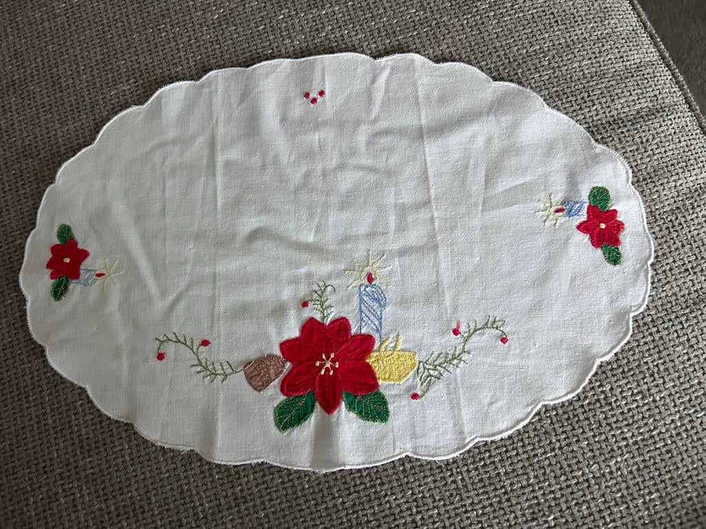 Tafelkleed kerst geborduurd kleedje, Diversen, Kerst, Ophalen of Verzenden