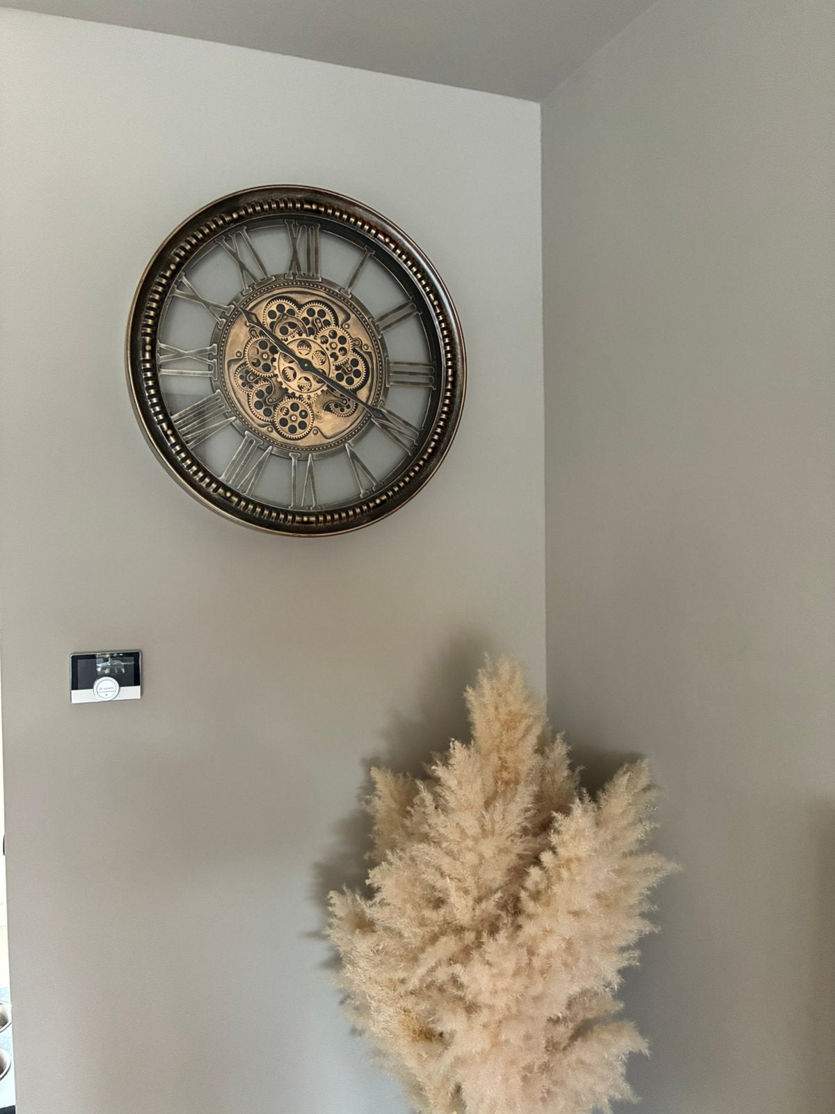 Mooie klok 63 cm rond tandwielen, Ophalen, Zo goed als nieuw, Wandklok