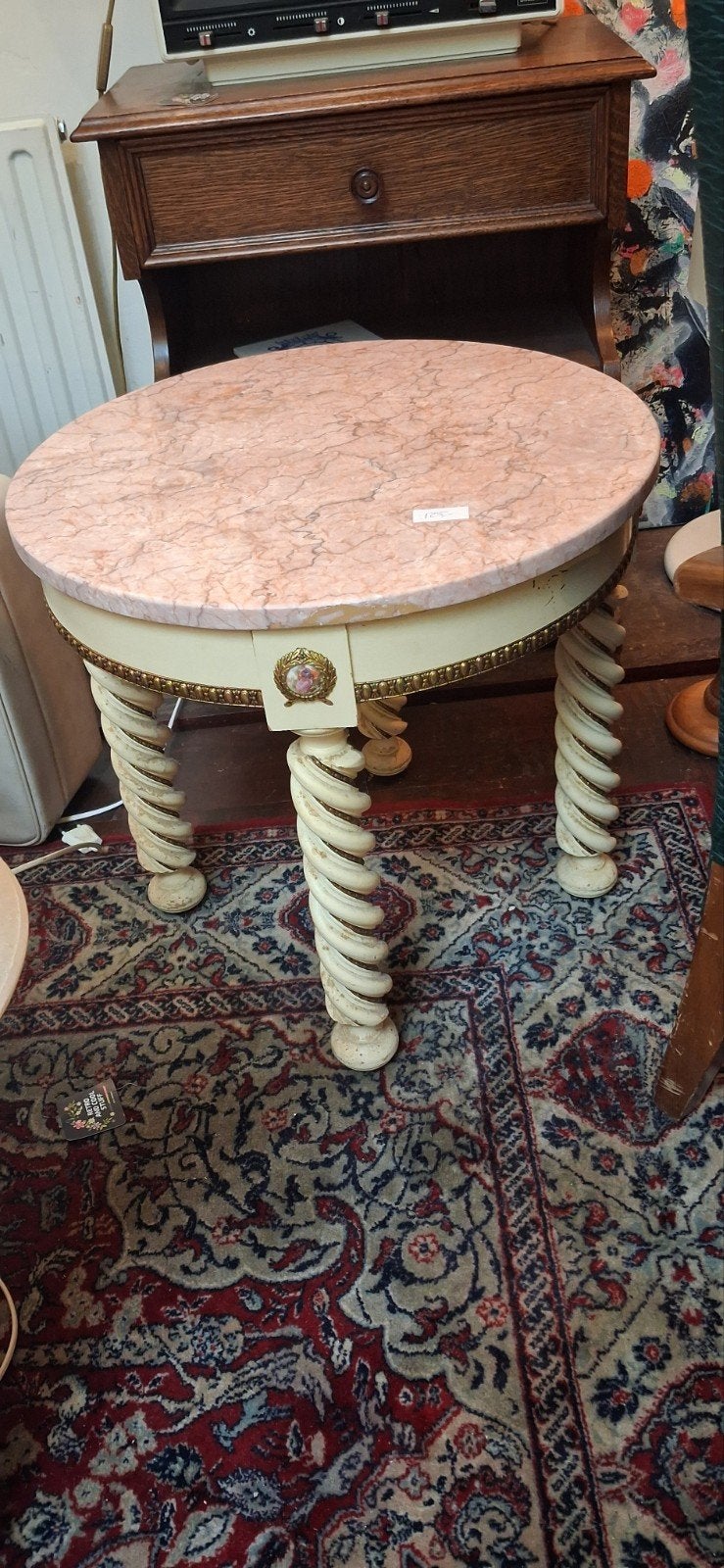 Vintage bijzettafel met marmeren blad en gedraaide poten, Antiek en Kunst, Antiek | Meubels | Tafels, Ophalen of Verzenden