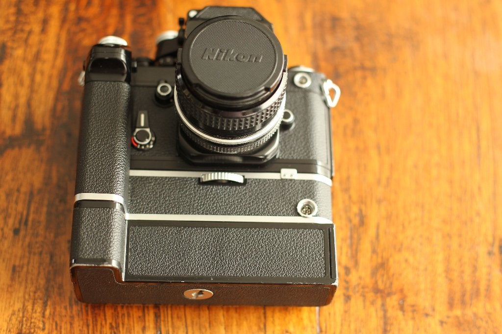 Z.G.Staat! Nikon F2/Grip/MB1.MD2/Prisma/ 28mm3.5 TOP, Audio, Tv en Foto, Fotocamera's Analoog, Ophalen of Verzenden, Gebruikt