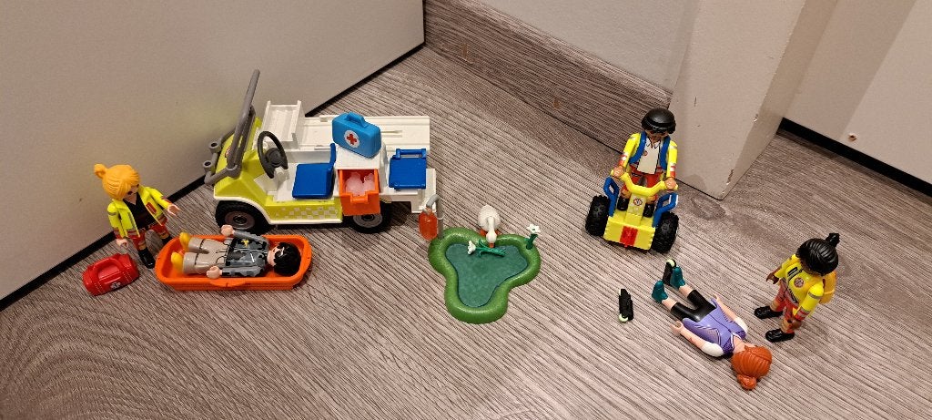 Playmobil Reddingsvoertuig met figuren en accessoires, Gebruikt, Complete set, Voertuig, Ophalen of Verzenden