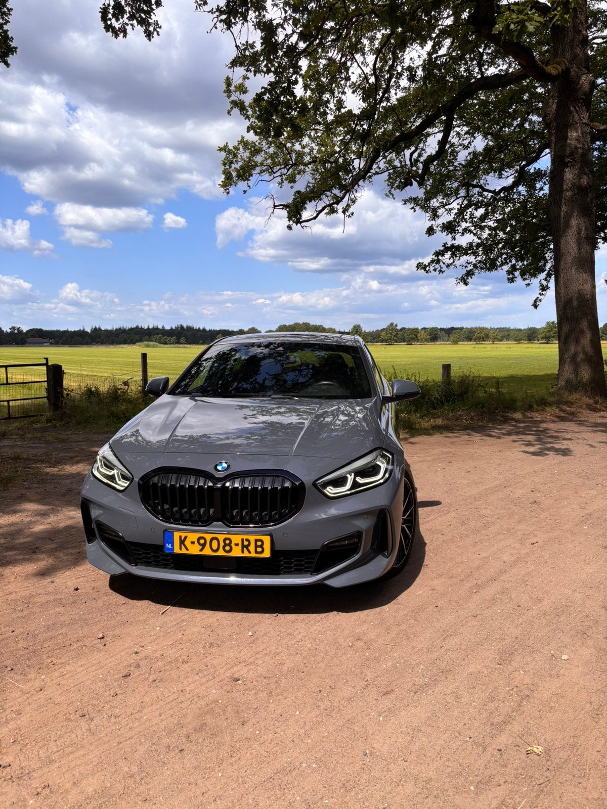 BMW 1-Serie 118i 140pk Aut 2021 Grijs - M uitvoering, 15 km/l, LED verlichting, Particulier, 3 cilinders