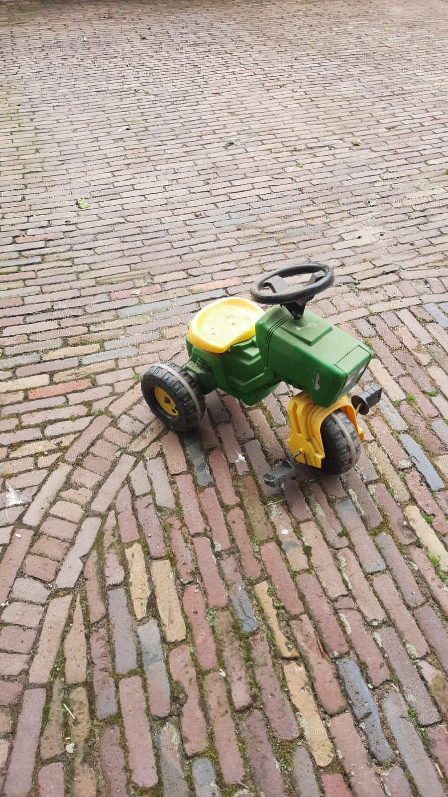 Groene traptractor voor kinderen, Kinderen en Baby's, Speelgoed | Buiten | Voertuigen en Loopfietsen, Ophalen, Gebruikt, Trapvoertuig