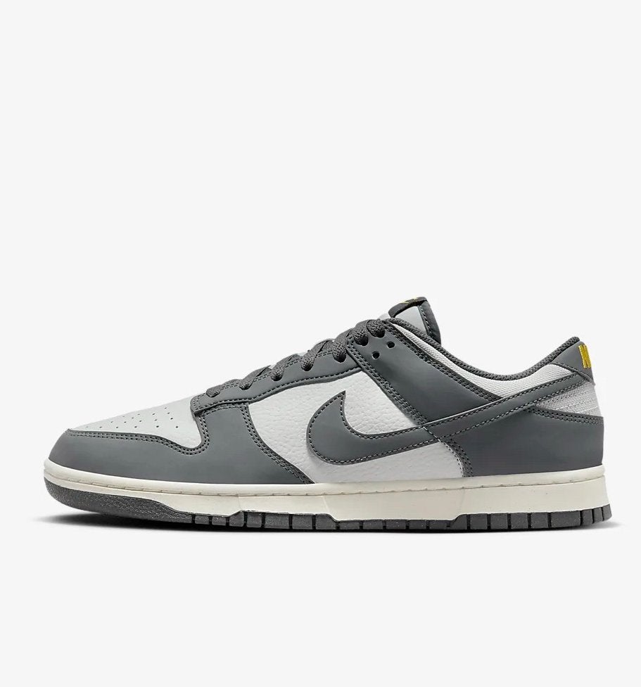 Nike dunk low ‘iron grey lightning’ - maat 41, Product.Safety.ENEA@nike.com, Overige kleuren, Nike, Nieuw