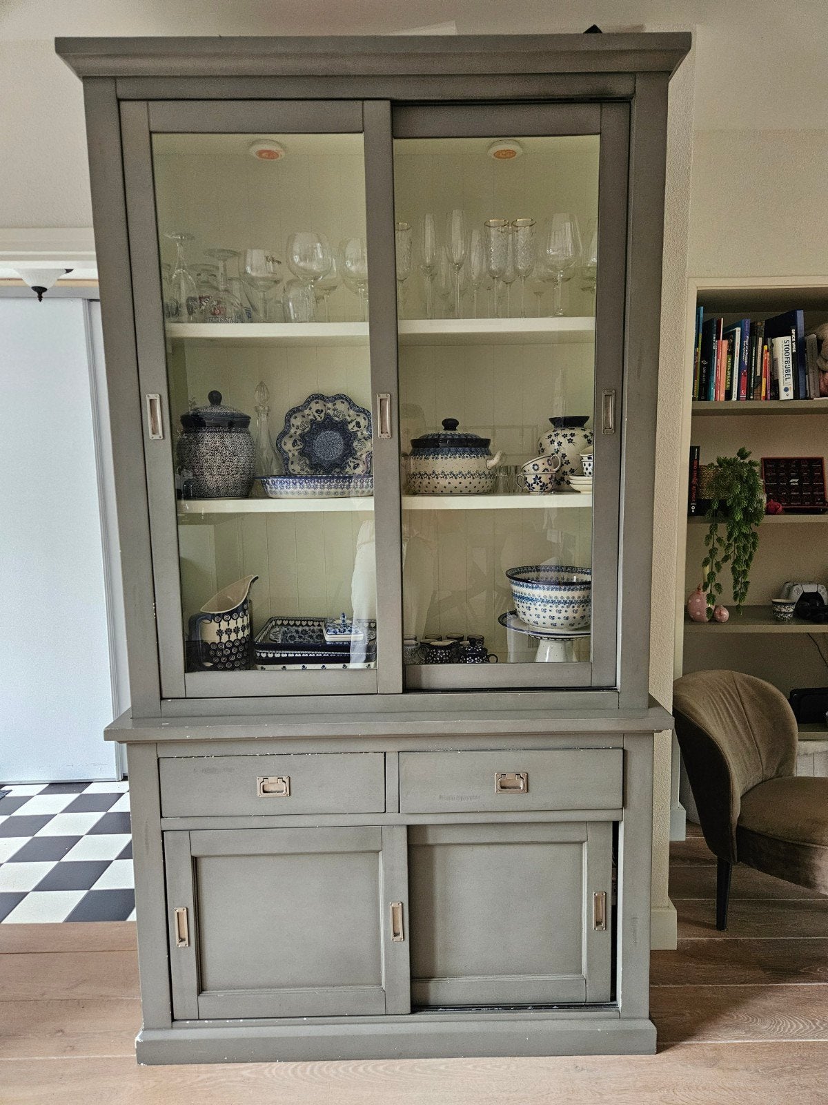 prachtige buffetkast taupe kleur, 100 tot 150 cm, 200 cm of meer, Ophalen of Verzenden, Zo goed als nieuw