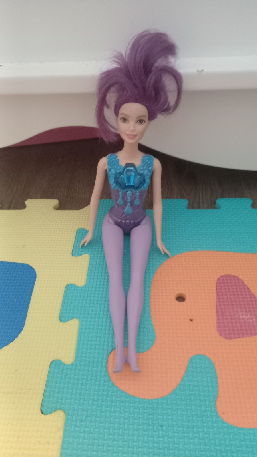 Barbie pop met paars haar en blauw/paars pakje, Ophalen of Verzenden