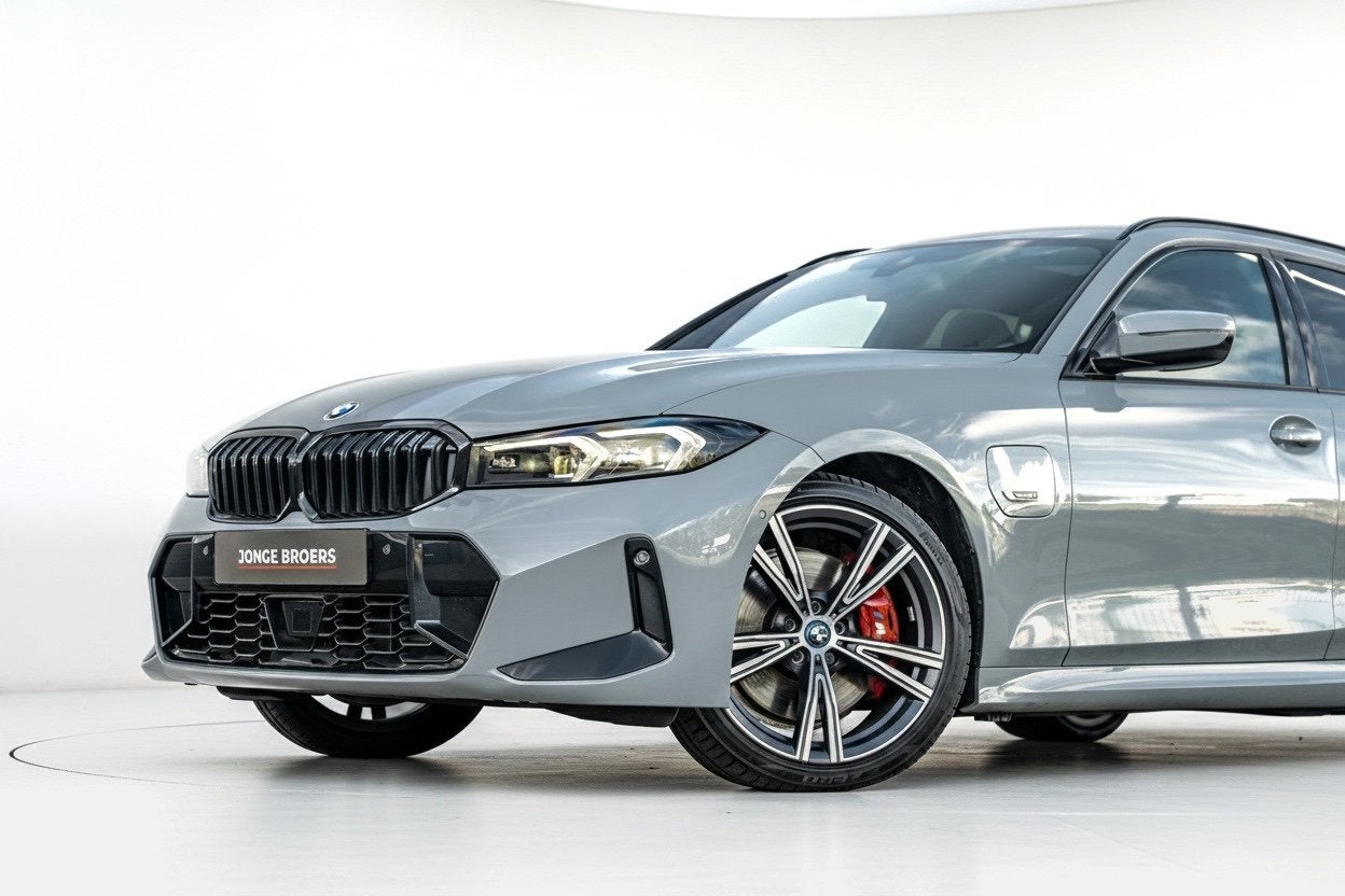 Foto 26 van BMW 3-serie Touring 330e Pano/M-Sport/HUD/Trekhaak