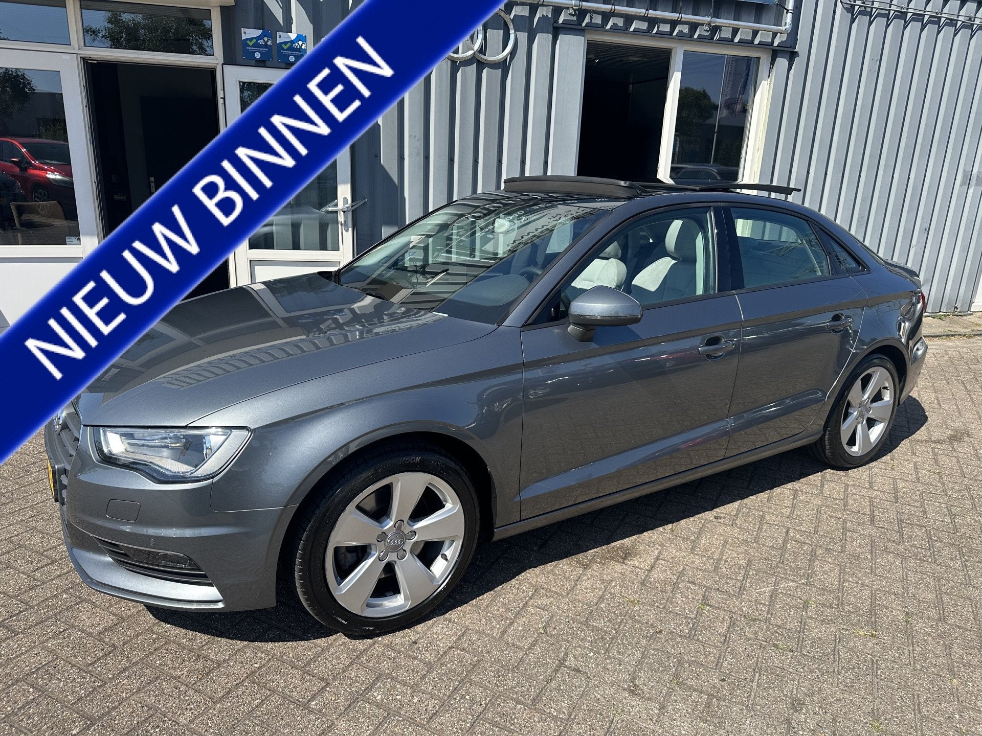Audi A3 Limousine 1.8 TFSI Ambition panoramadak (bj 2015), Auto's, Gebruikt, 4 cilinders, 179 pk, Bedrijf