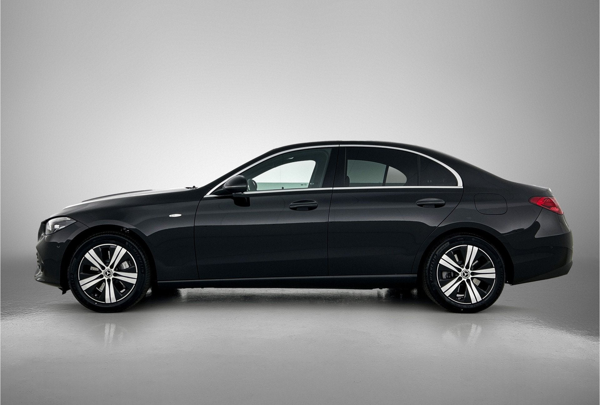 Mercedes-Benz C-Klasse 300 e Business Solution | Trekhaak |, Auto's, Mercedes-Benz, Automaat, 12 maanden, Achterwielaandrijving