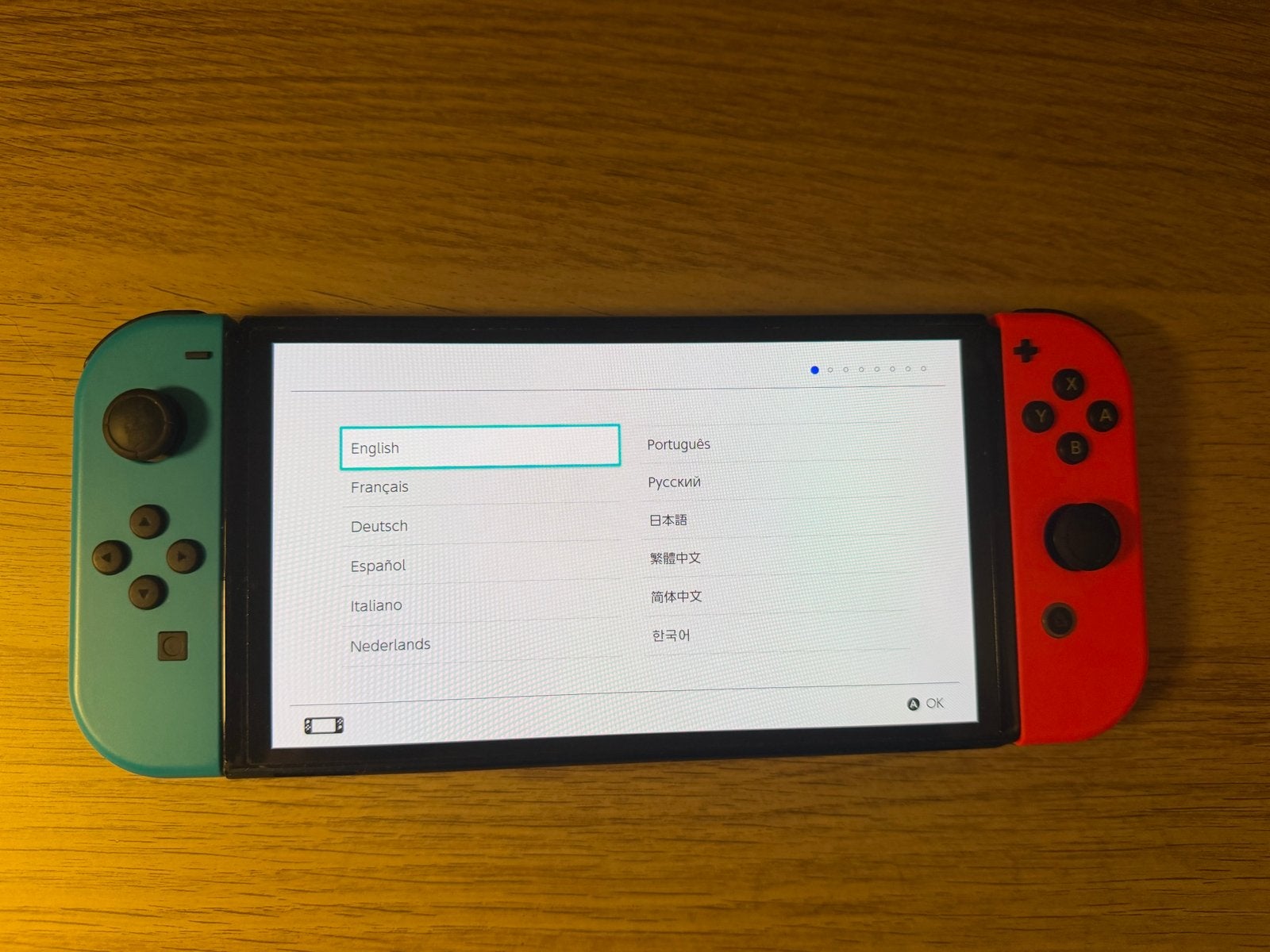Foto 3 van Nintendo Switch Oled met accessoires