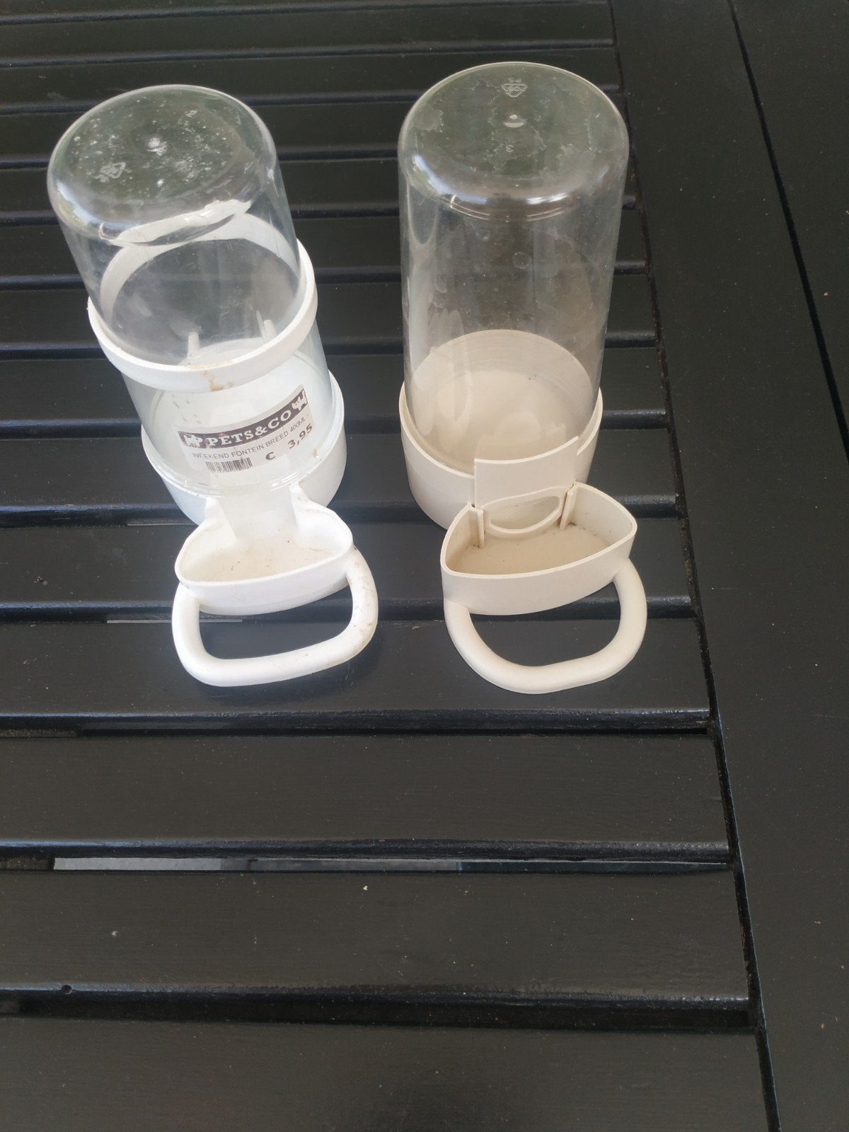 Voer en water bakjes, Ophalen, Eten en Drinken