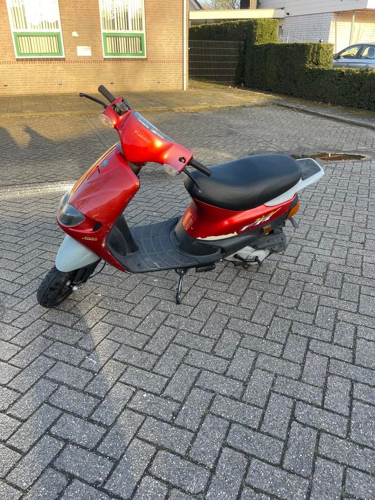 Piaggio Zip fastrider, Fietsen en Brommers, Scooters | Piaggio, Ophalen, Zo goed als nieuw, Benzine, Zip