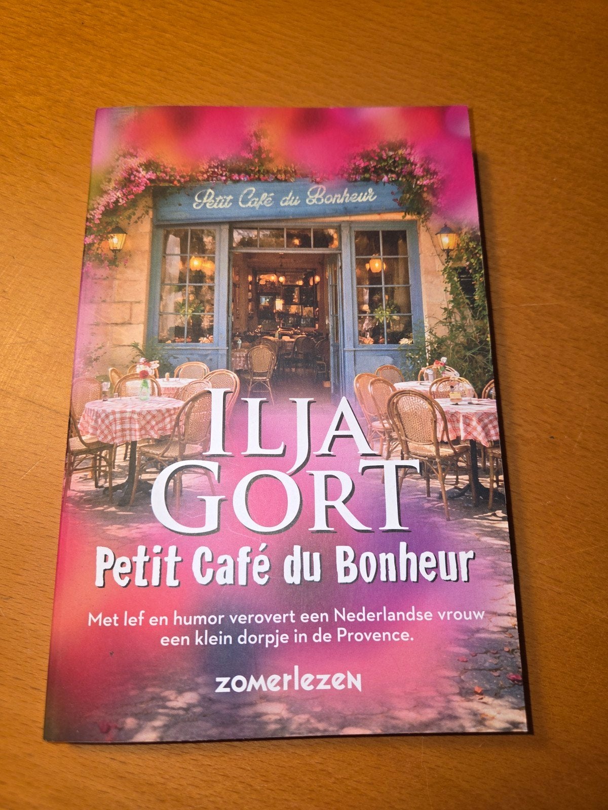 Ilja Gort - Petit Café du Bonheur (Zomerlezen), Ophalen of Verzenden, Zo goed als nieuw, Ilja Gort, Nederland