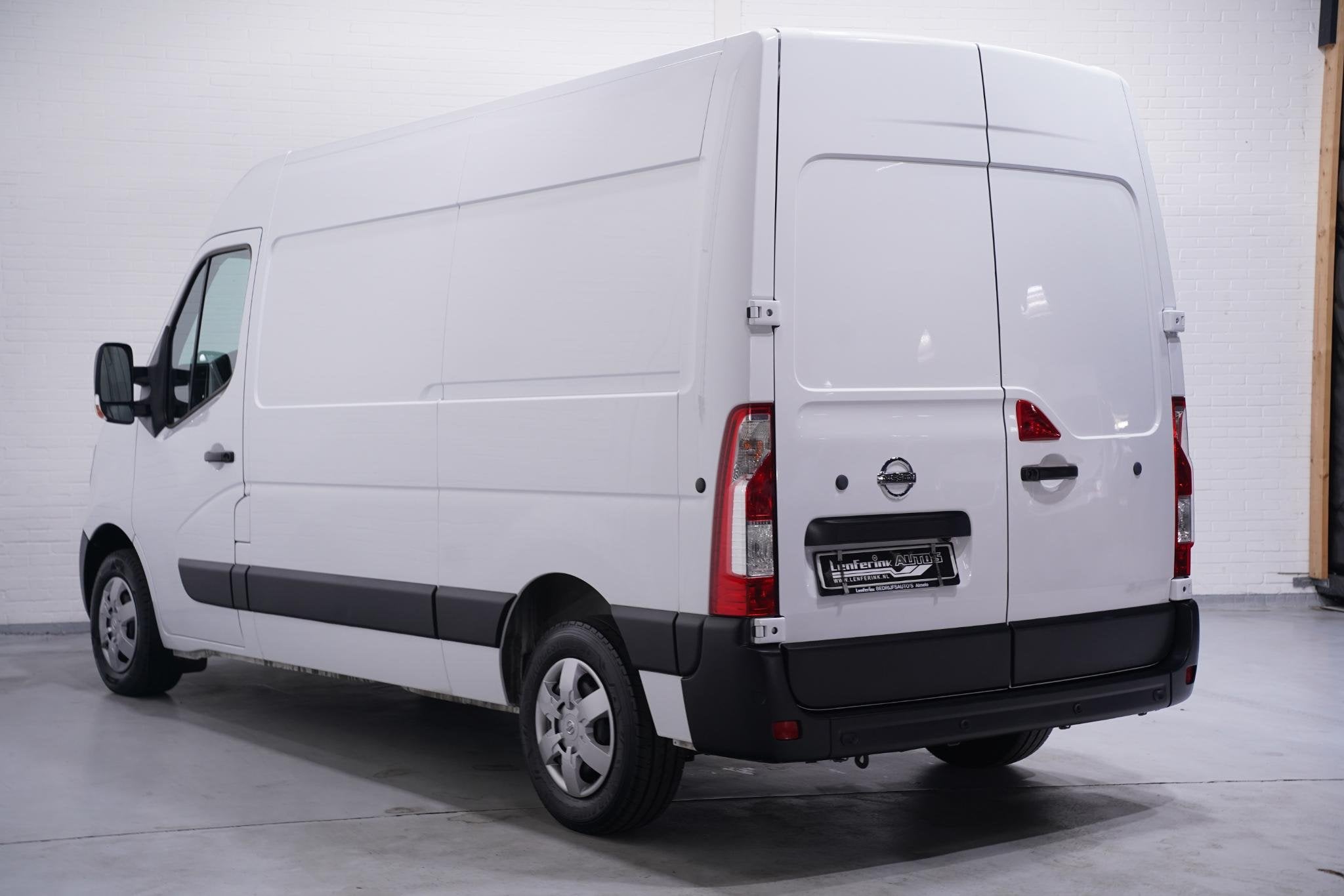 Renault Master Nissan Interstar 2.3 dCi 135 pk L2H2 Acenta C, Voorwielaandrijving, Gebruikt, 4 cilinders, Renault