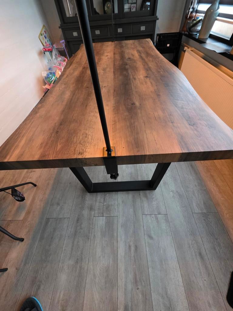 Robuuste eetkamertafel met metalen onderstel, Huis en Inrichting, Tafels | Eettafels, Industrieel, Modern, 50 tot 100 cm, Zo goed als nieuw