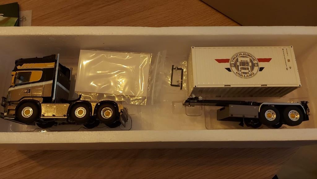 Modellen 1:50, Hobby en Vrije tijd, Modelbouw | Auto's en Voertuigen, Zo goed als nieuw, Truck, 1:50 of kleiner, Overige merken