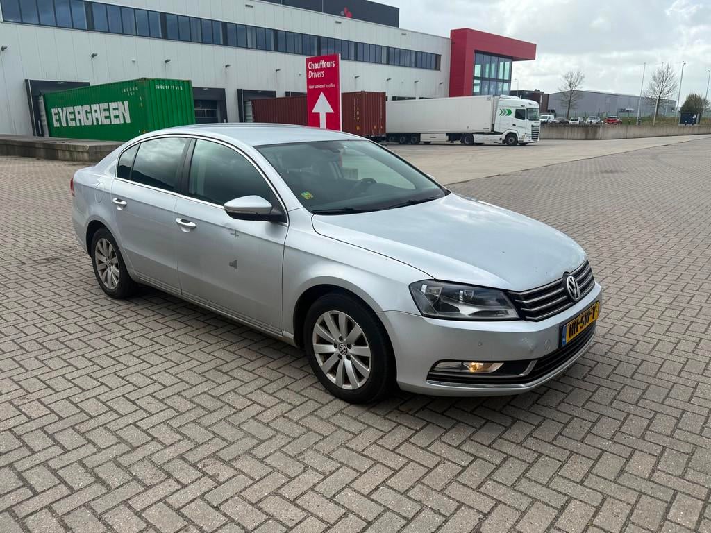 Volkswagen Passat 2.0 TDI Highline BlueMotion CLIMA SEDAN GR, Auto's, Volkswagen, Euro 5, Gebruikt, Bedrijf, 22 km/l