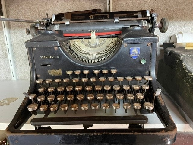 Antieke schrijfmachine, Ophalen