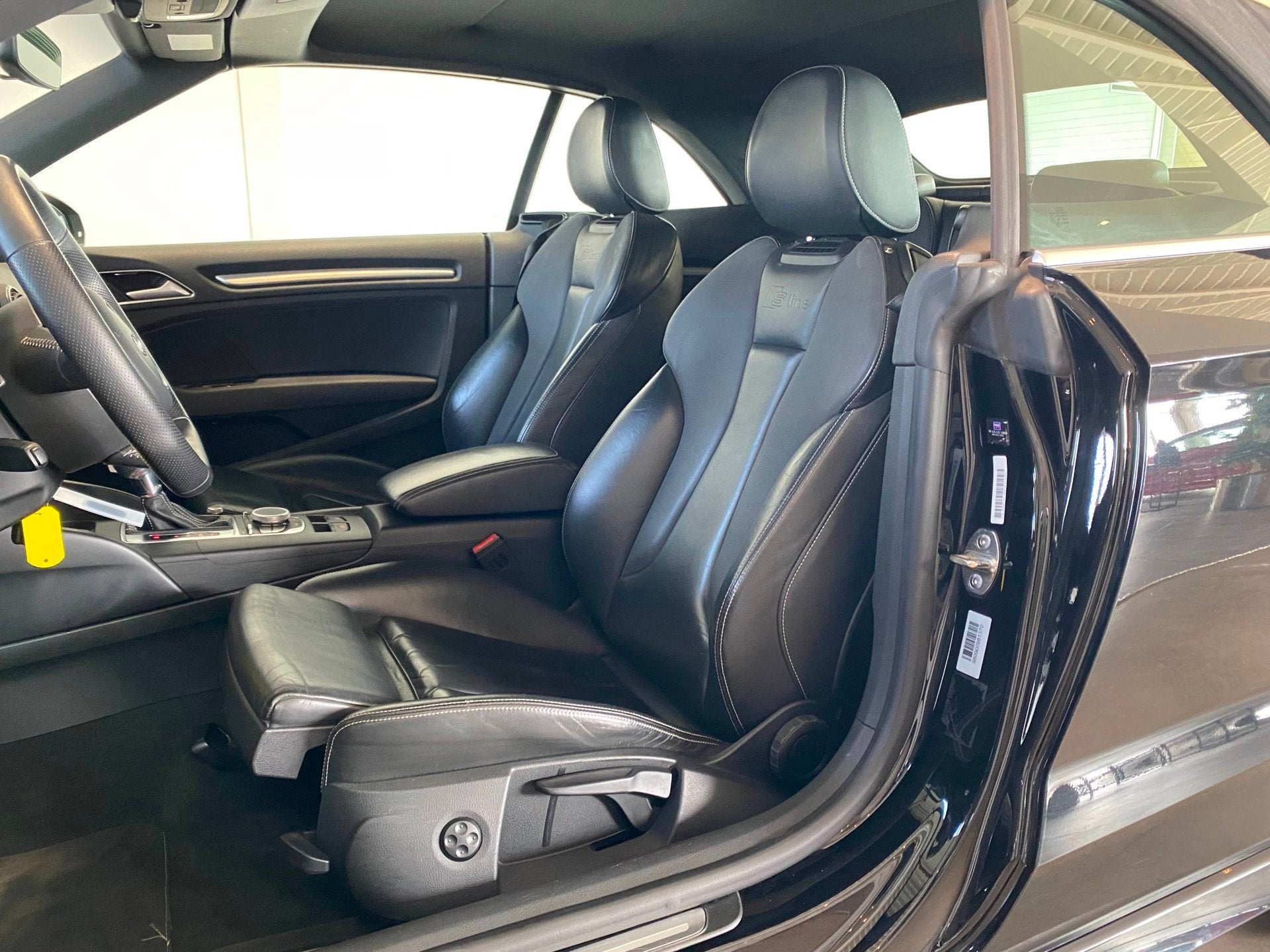 Audi A3 Cabriolet 1.4 TFSI 150PK Automaat S-line 19", Gebruikt, Euro 6, 4 stoelen, Zwart
