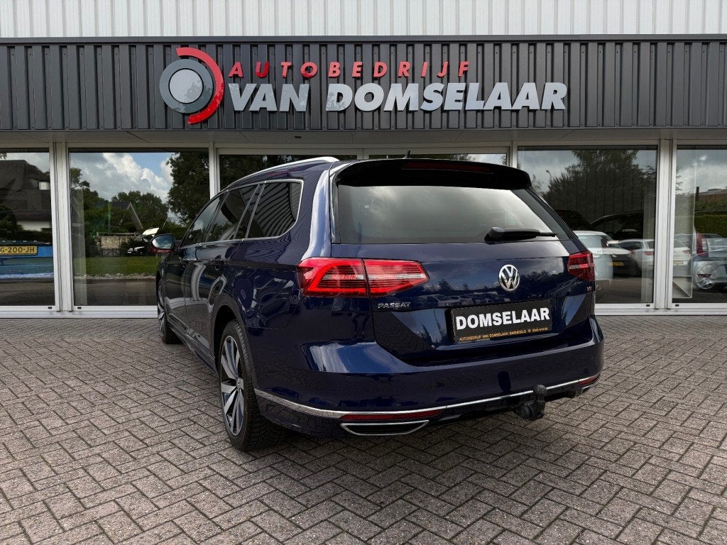 Volkswagen PASSAT VARIANT 1.8 TSI Business Edition R - Pano, Auto's, Volkswagen, 4 cilinders, Blauw, Leder, USB