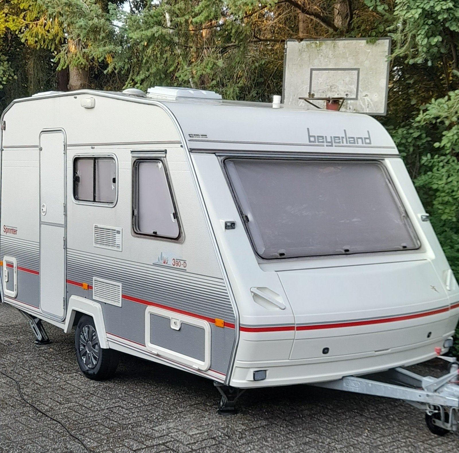 Beyerland 390-D + voortent + luifel + panoramaluifel, Caravans en Kamperen, Caravans, Kachel, Vast bed, 750 - 1000 kg, Particulier