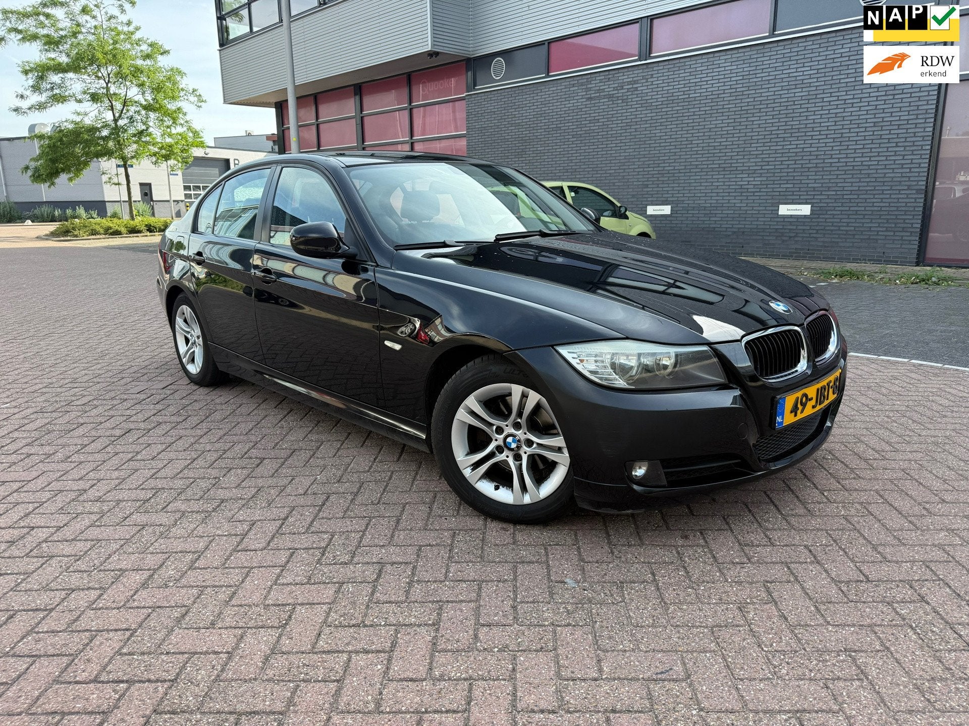 BMW 3-serie 318i Business Line Volledig onderhouden AUTOMAAT, Automaat, Achterwielaandrijving, 1995 cc, Zwart