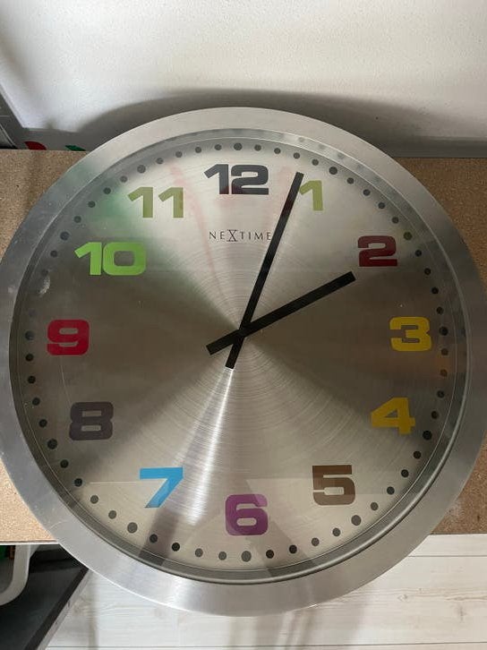 Nextime Wandklok - Modern Design met Kleurrijke Cijfers, Ophalen, Analoog, Modern, Overige merken