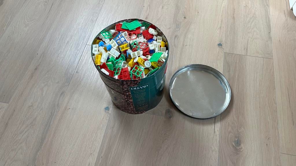 Ruim 4 kg Bambino bouwstenen in vintage Olland blik, Kinderen en Baby's, Speelgoed | Bouwstenen, Ophalen of Verzenden, Gebruikt