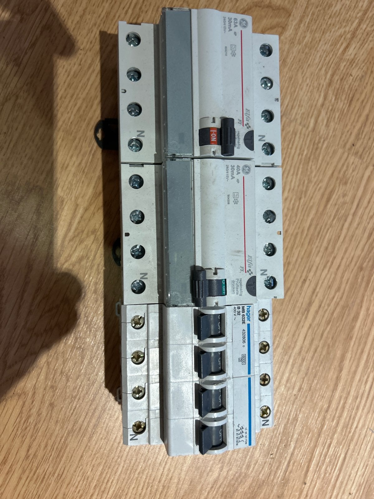 Diverse elektrische componenten: aardlekschakelaars, automaa, Ophalen of Verzenden, Gebruikt, Hager, Aardlekschakelaar