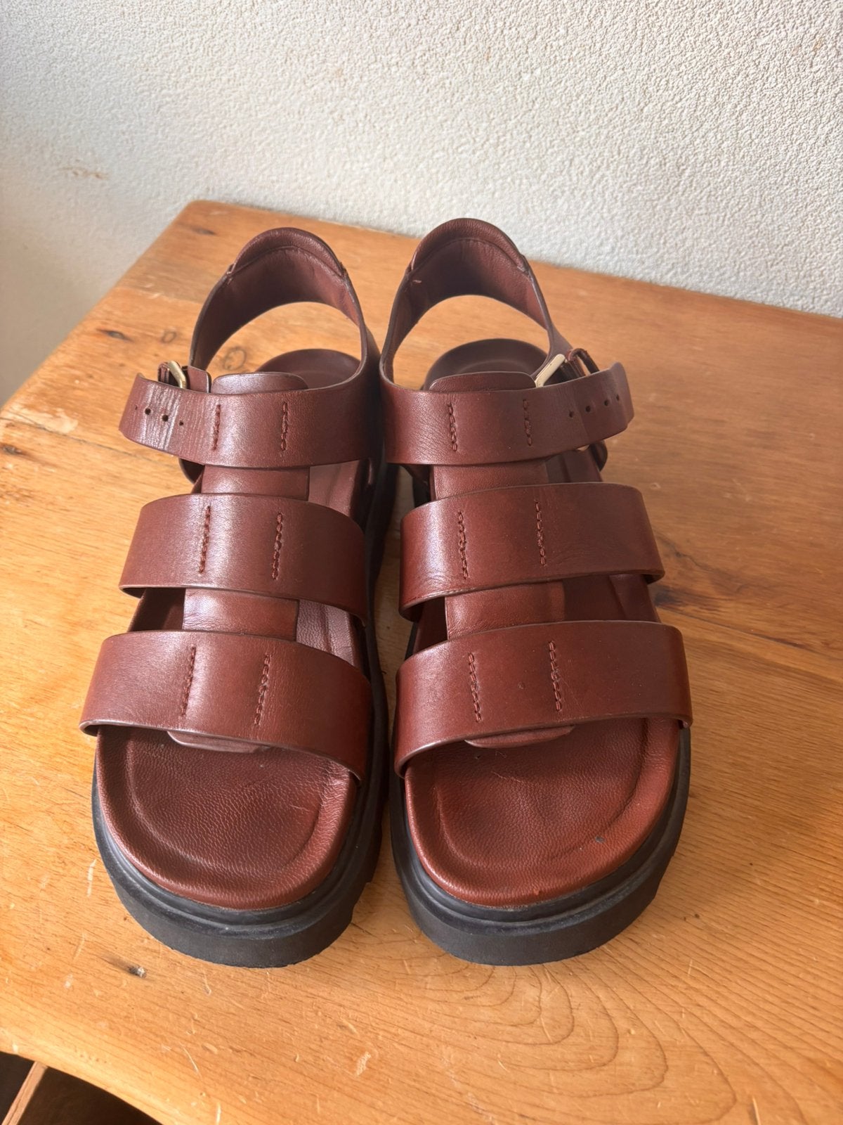 UGG sandalen bruin maat 39, Ophalen of Verzenden, Zo goed als nieuw, Bruin, Sandalen of Muiltjes