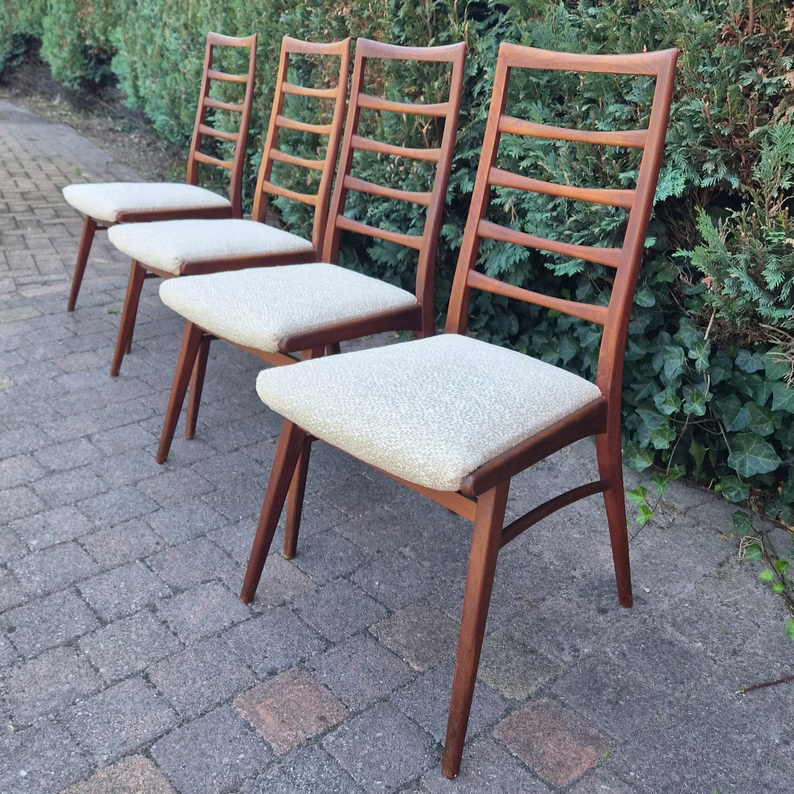 Set van 4 vintage teakhouten eetkamerstoelen. Refurbished, Ophalen