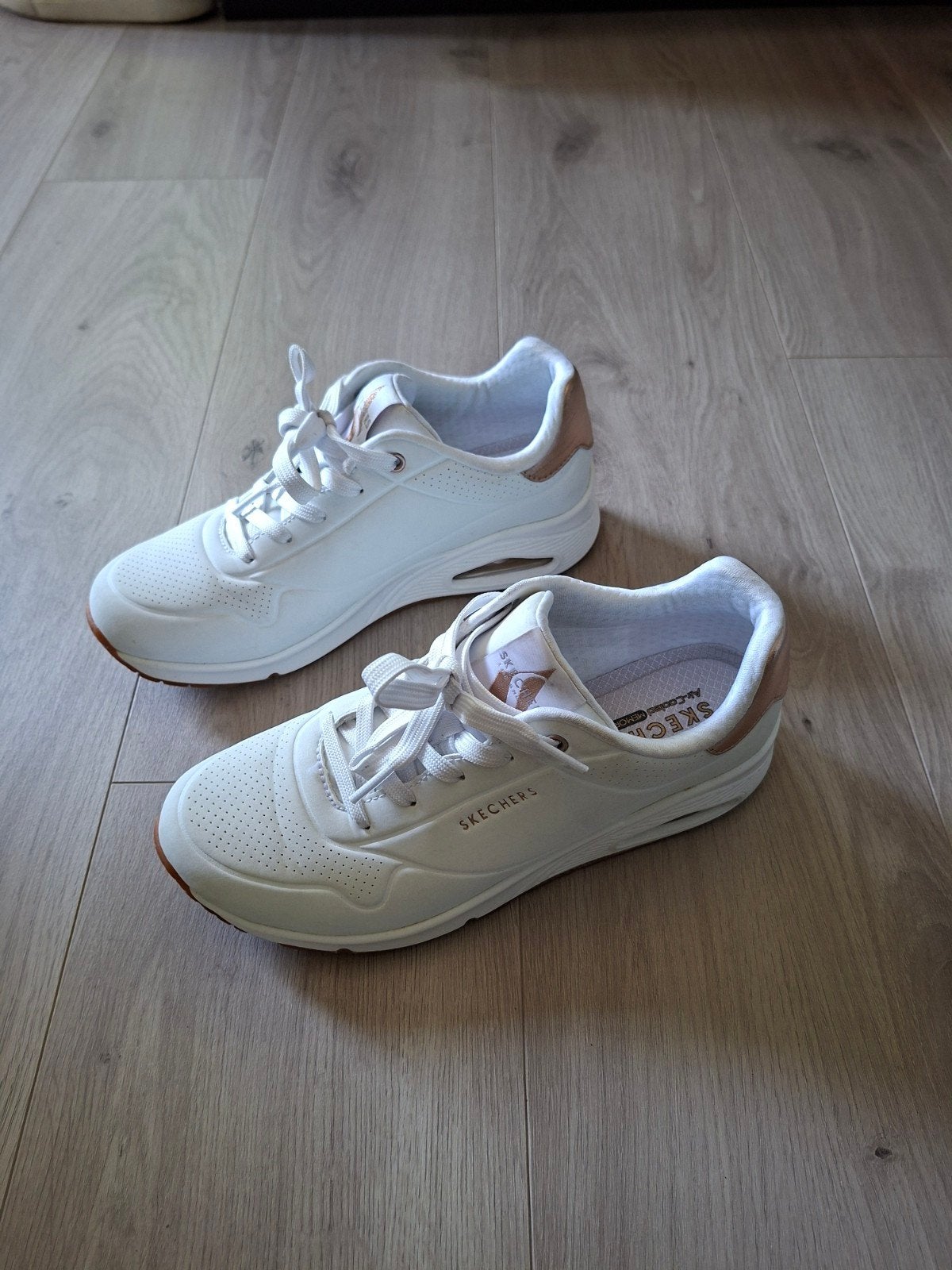 Skechers witte sneakers met roségouden details, Skechers, Wit, Ophalen of Verzenden, Sneakers of Gympen