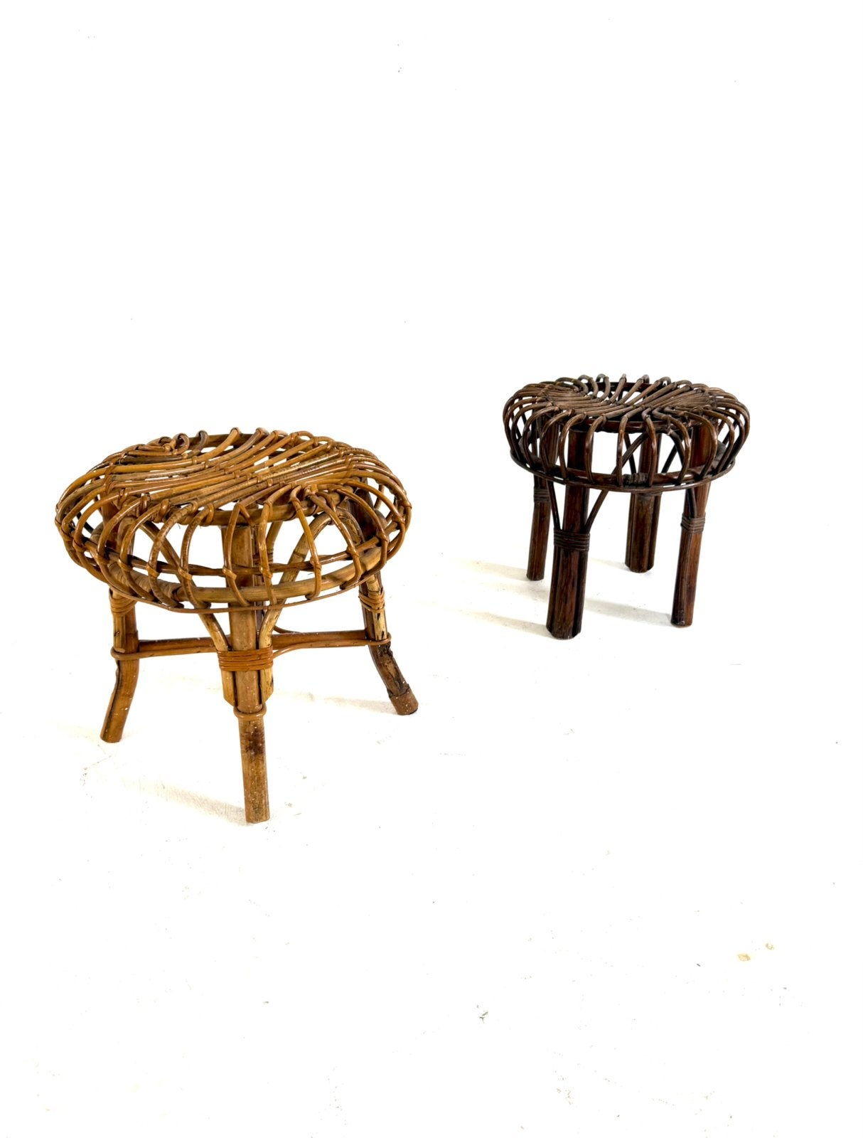 Set van 2 rotan krukjes, Frankrijk ‘70, Overige materialen, Ophalen of Verzenden, Zo goed als nieuw, Nvt