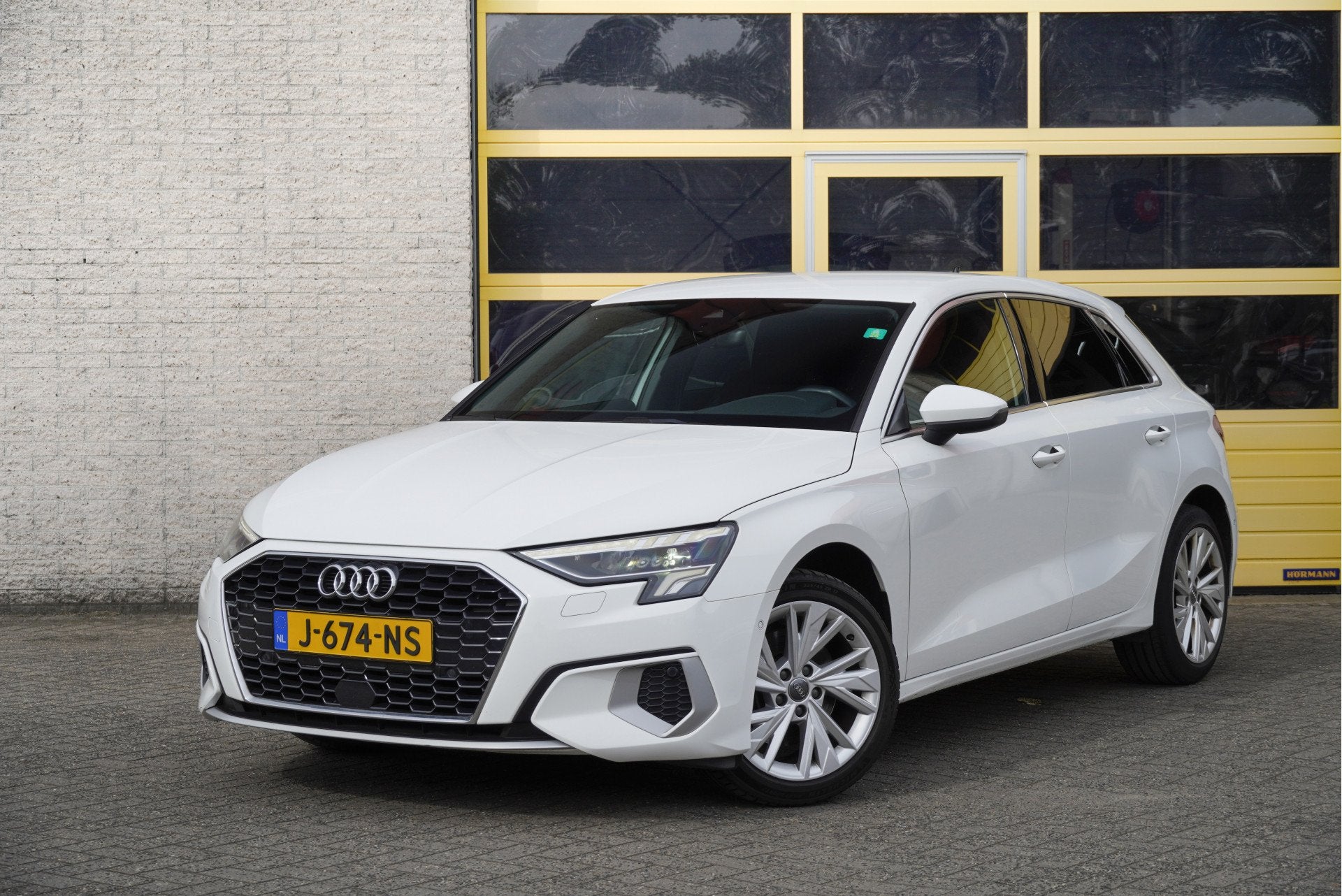Audi A3 Sportback 30 TFSI 5drs Business Edition BJ2020 Lmv 1, Auto's, Dealer onderhouden, Gebruikt, Wit, Origineel Nederlands
