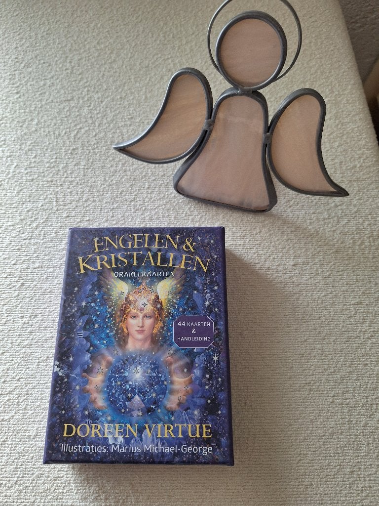 Engelen en kristallen Doreen Virtue, Ophalen of Verzenden, Zo goed als nieuw, Spiritualiteit algemeen, Overige typen