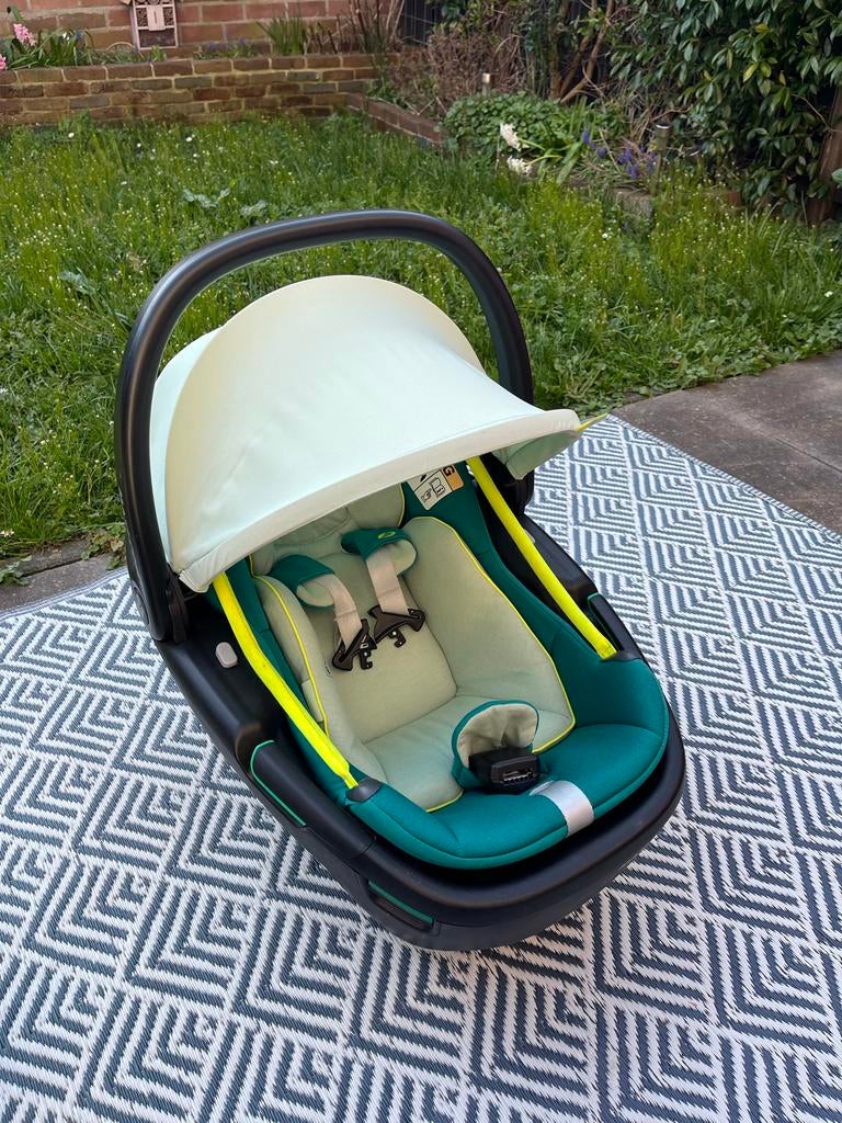 Maxi Cosi Coral Neon en baby verkleiner, Ophalen, Zijbescherming, Zo goed als nieuw, Isofix