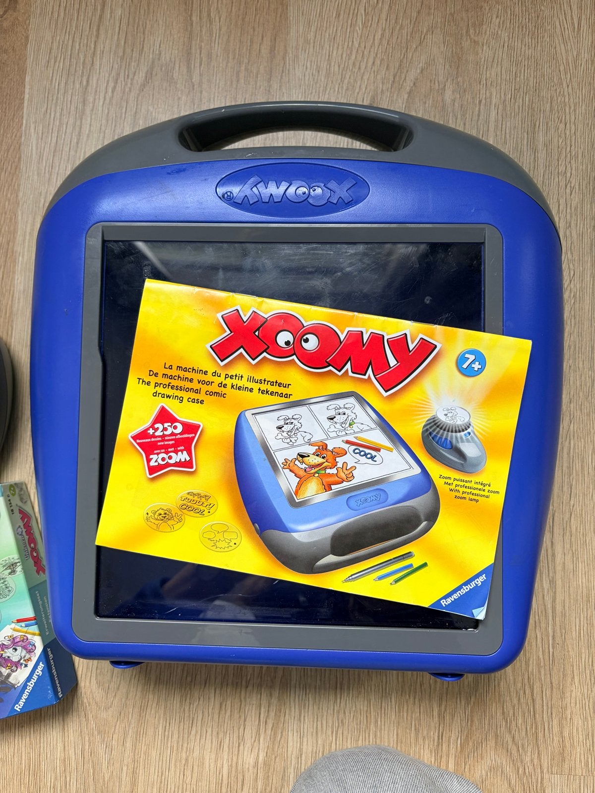 Xoomy tekentafel met projector en veel sjablonen, Ophalen of Verzenden, Gebruikt, Knutselen, Met licht