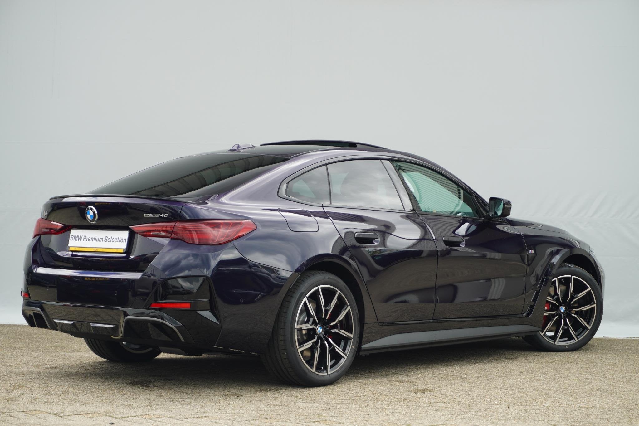 BMW i4 eDrive40 | M Sportpakket Pro | Harman Kardon | Active, Auto's, Achterwielaandrijving, 510 min, Met garantie (alle), Blauw