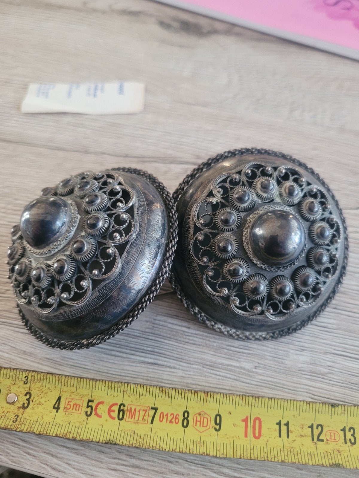 Antieke Zilveren Het zijn broekstukken van de Zeeuwse kleder, Ophalen, 4 tot 7 cm, Gebruikt, Zilver