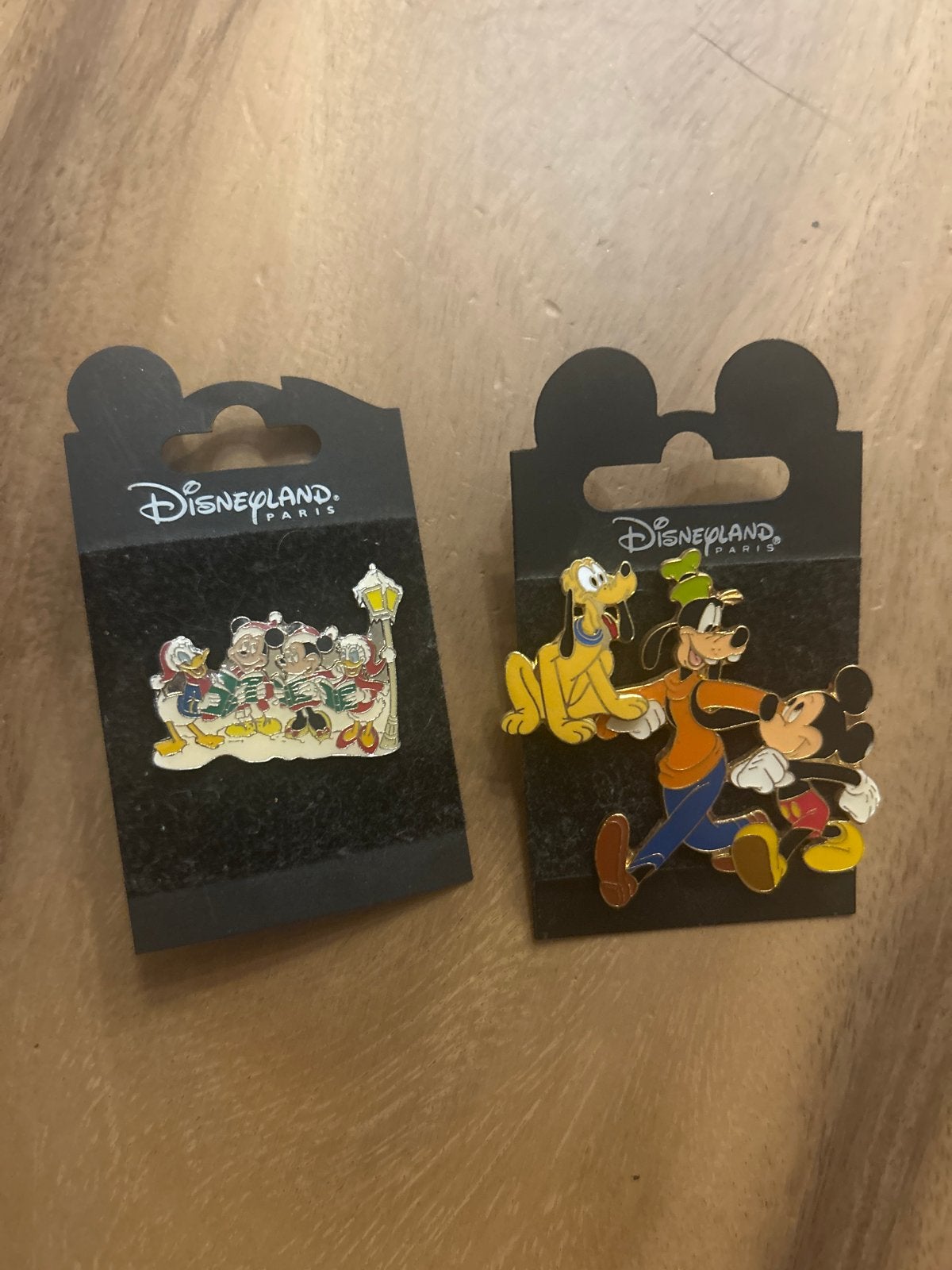 Disney Pins: Mickey, Goofy, Pluto & Kerstkoor, Ophalen of Verzenden, Mickey Mouse, Nieuw, Overige typen
