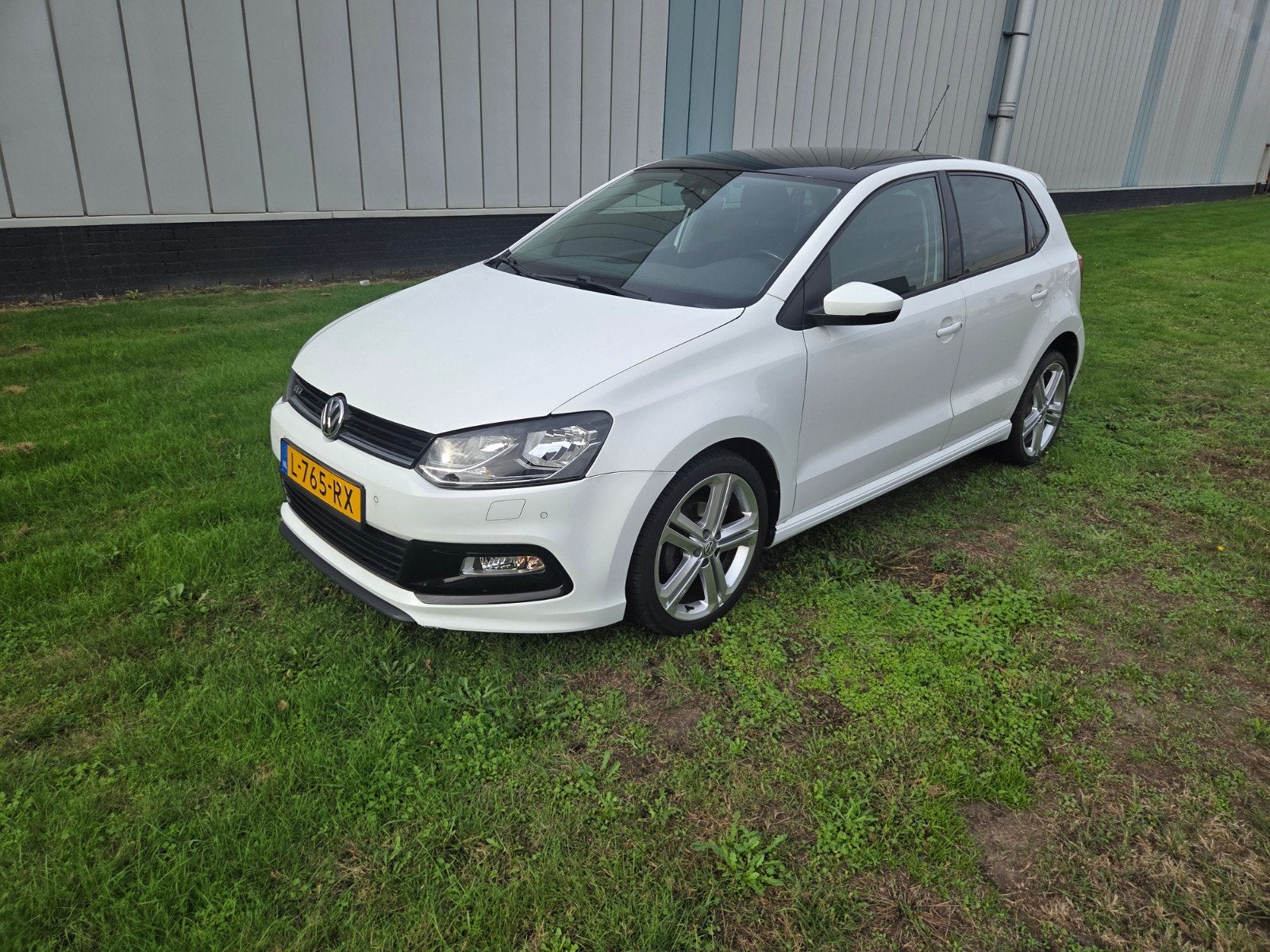 Volkswagen Polo 1.0 TSI 55KW 2015 Wit, Auto's, Wit, Handgeschakeld, 3 cilinders, Multifunctioneel stuurwiel