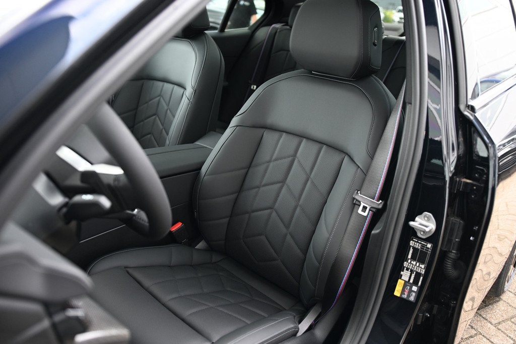 BMW i5 eDrive40 M Sport / Panoramadak / Bowers & Wilkins / A, Auto's, BMW, Automaat, 2095 kg, Achterwielaandrijving, Zwart